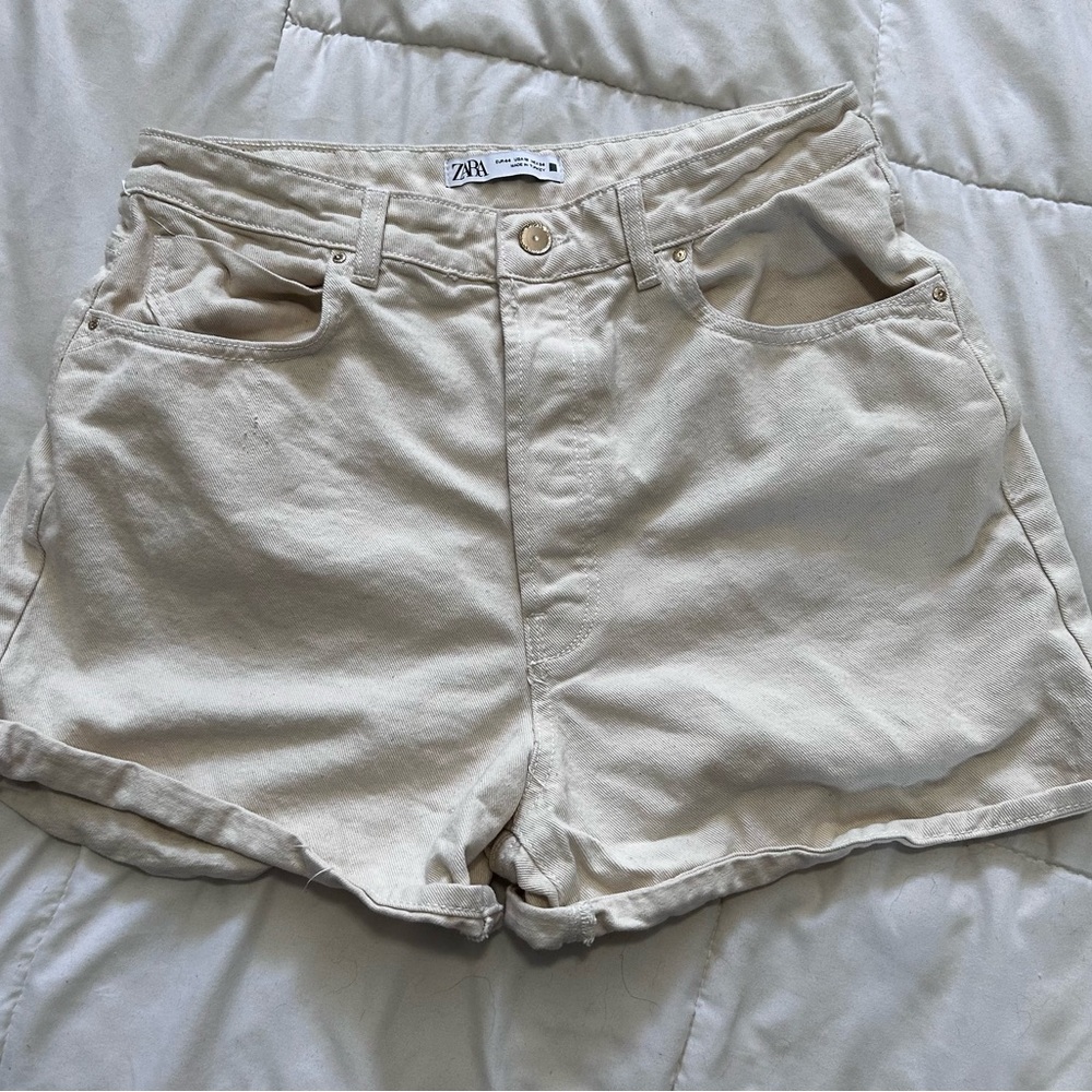 Zara Women's Cream Shorts